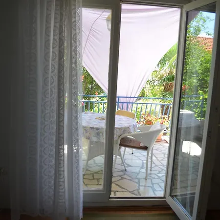 Garden House Apartment *