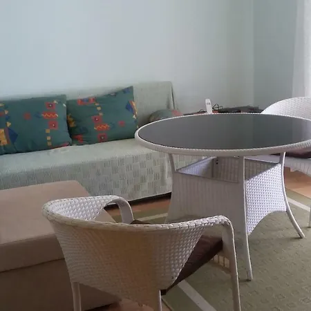 Garden House Apartment *
